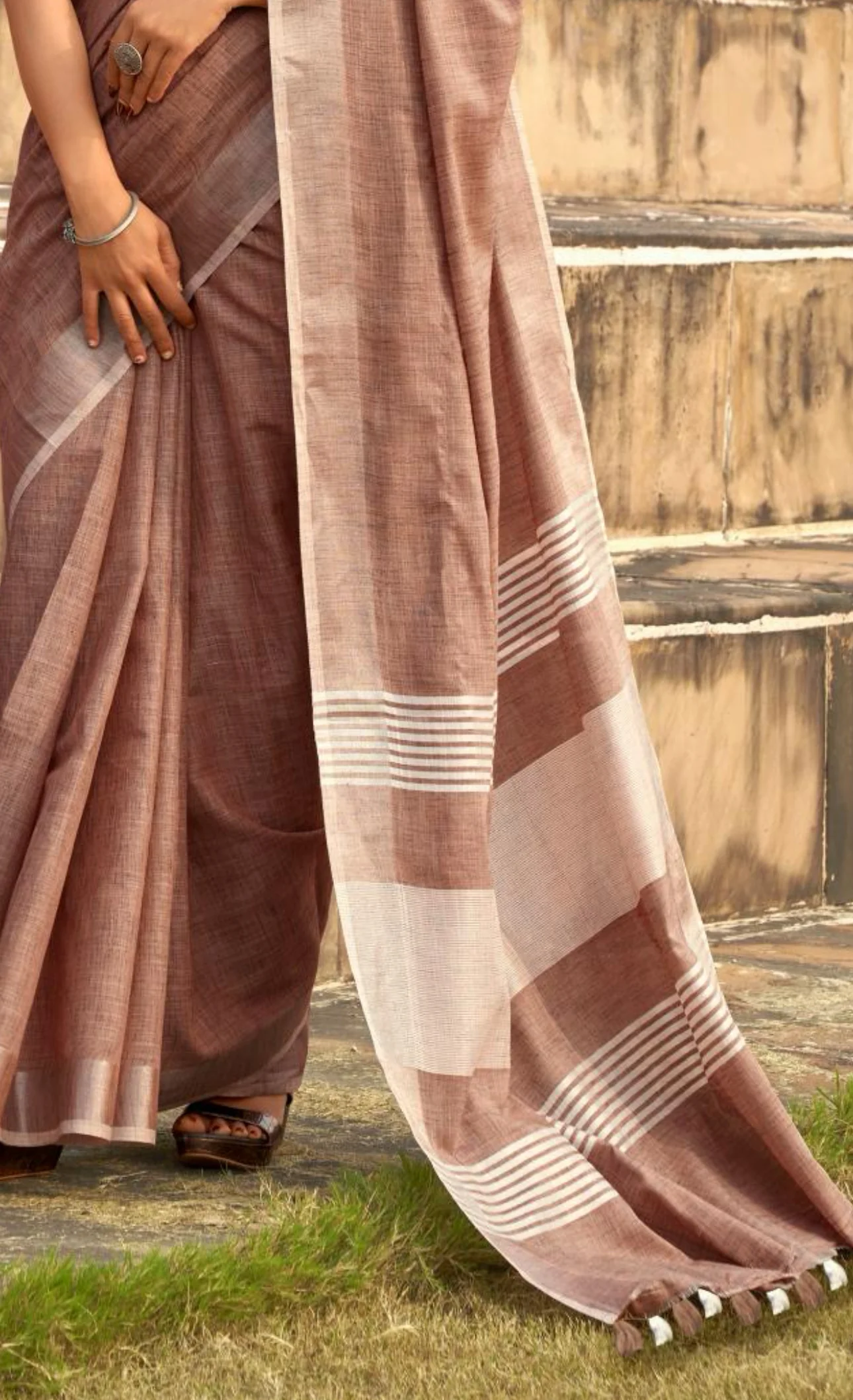 Brown Casual Linen Silk Saree - Image 3