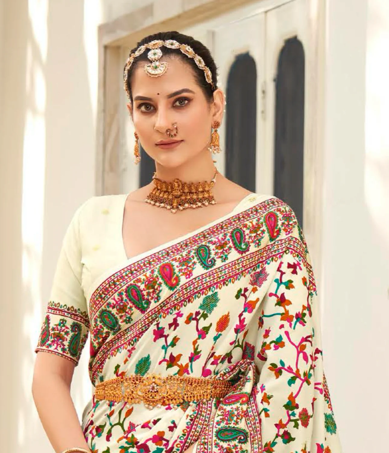White Pashmina Printed Jamewar silk saree - Image 4