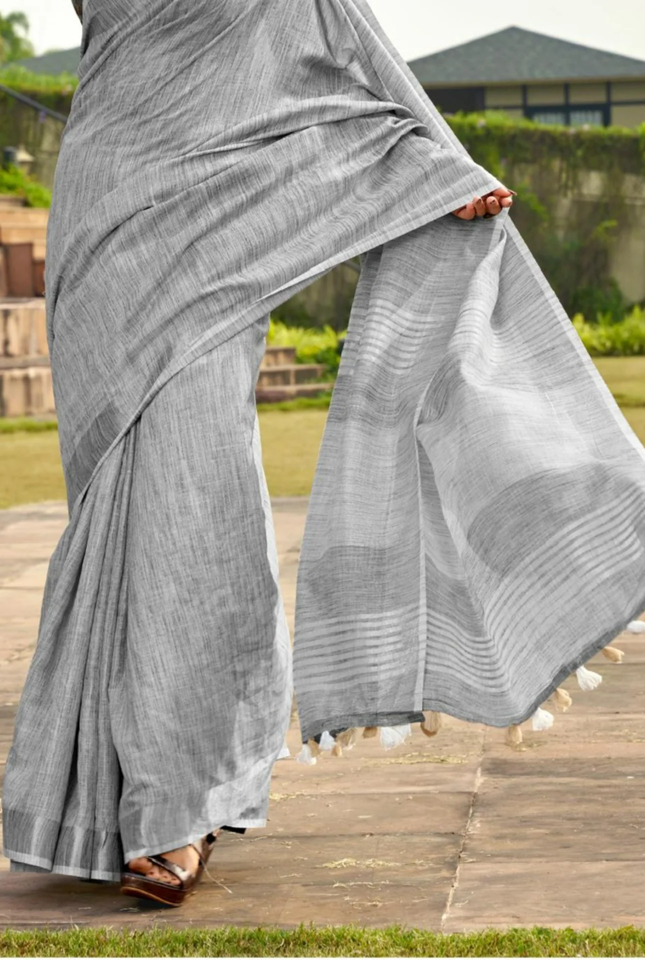 Silver Gray casual Linen Saree - Image 3
