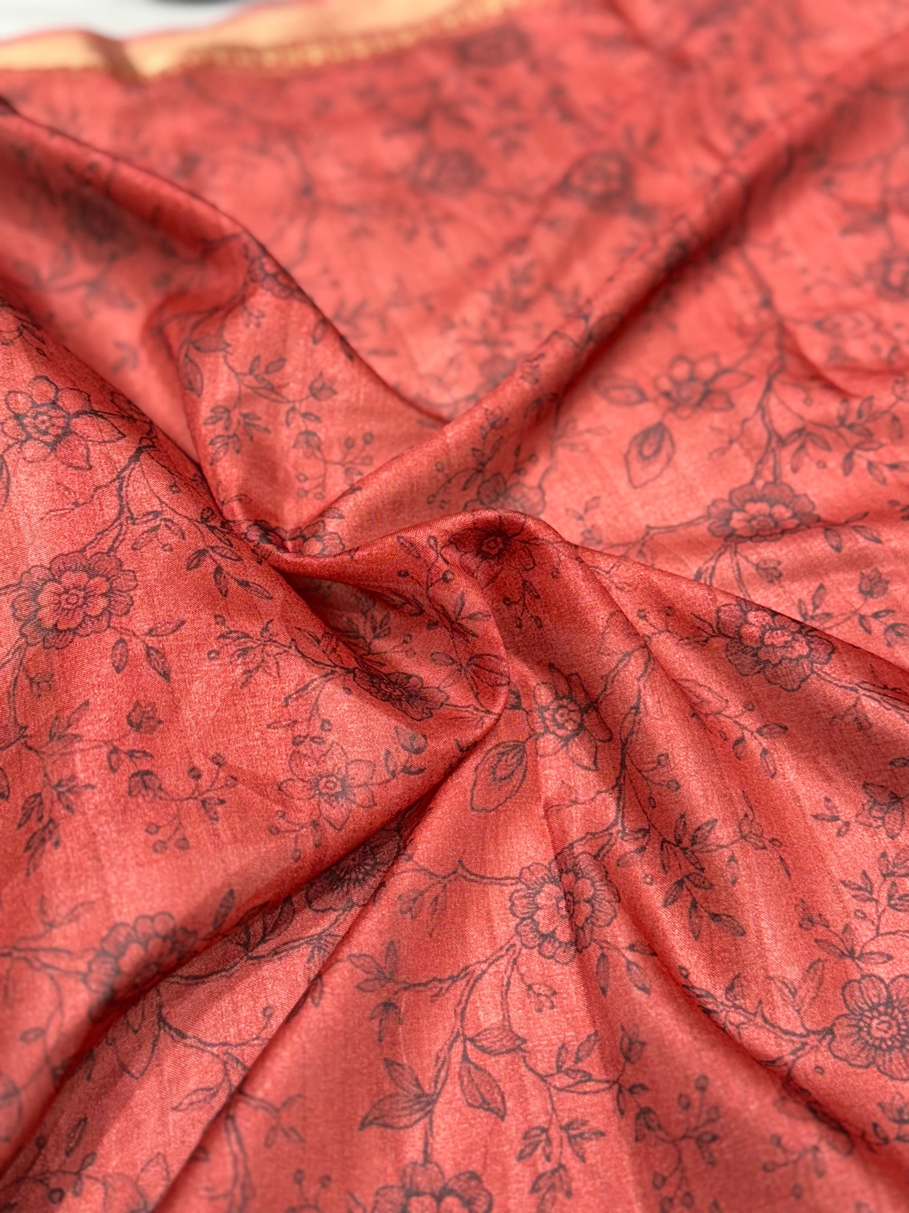 Vanilla Cream Fancy Plain Flower Design Saree - Image 10