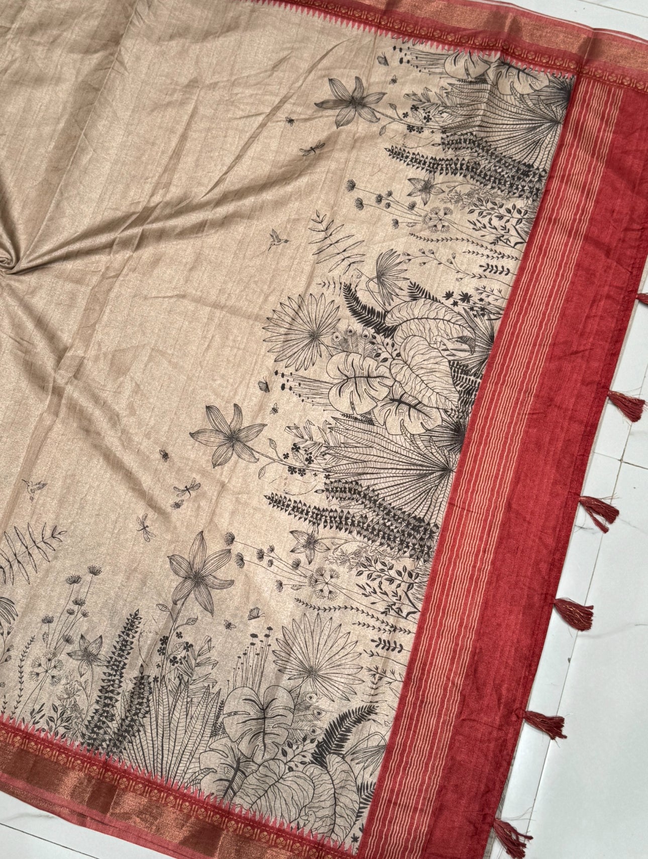 Vanilla Cream Fancy Plain Flower Design Saree - Image 5
