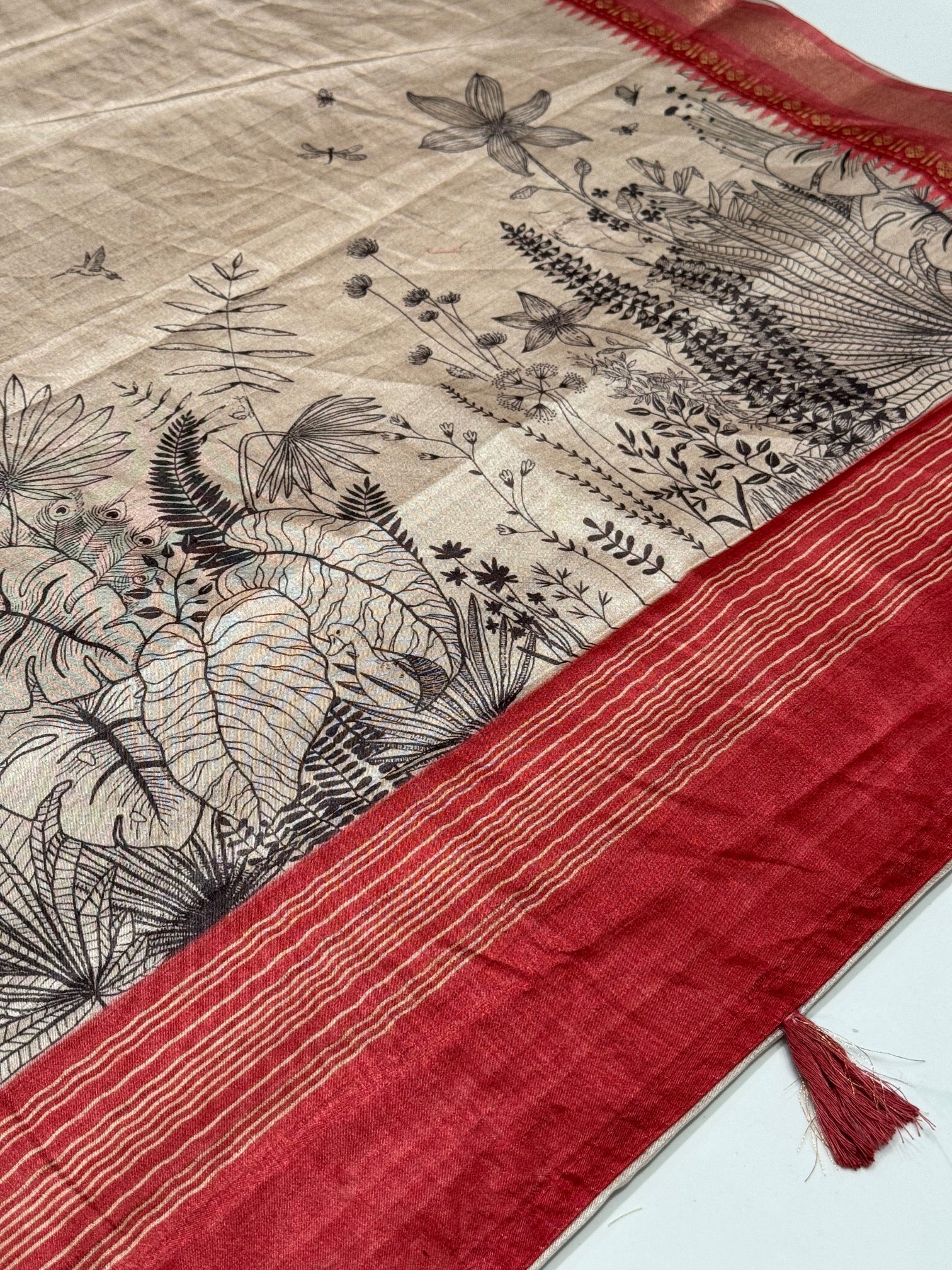 Vanilla Cream Fancy Plain Flower Design Saree - Image 7